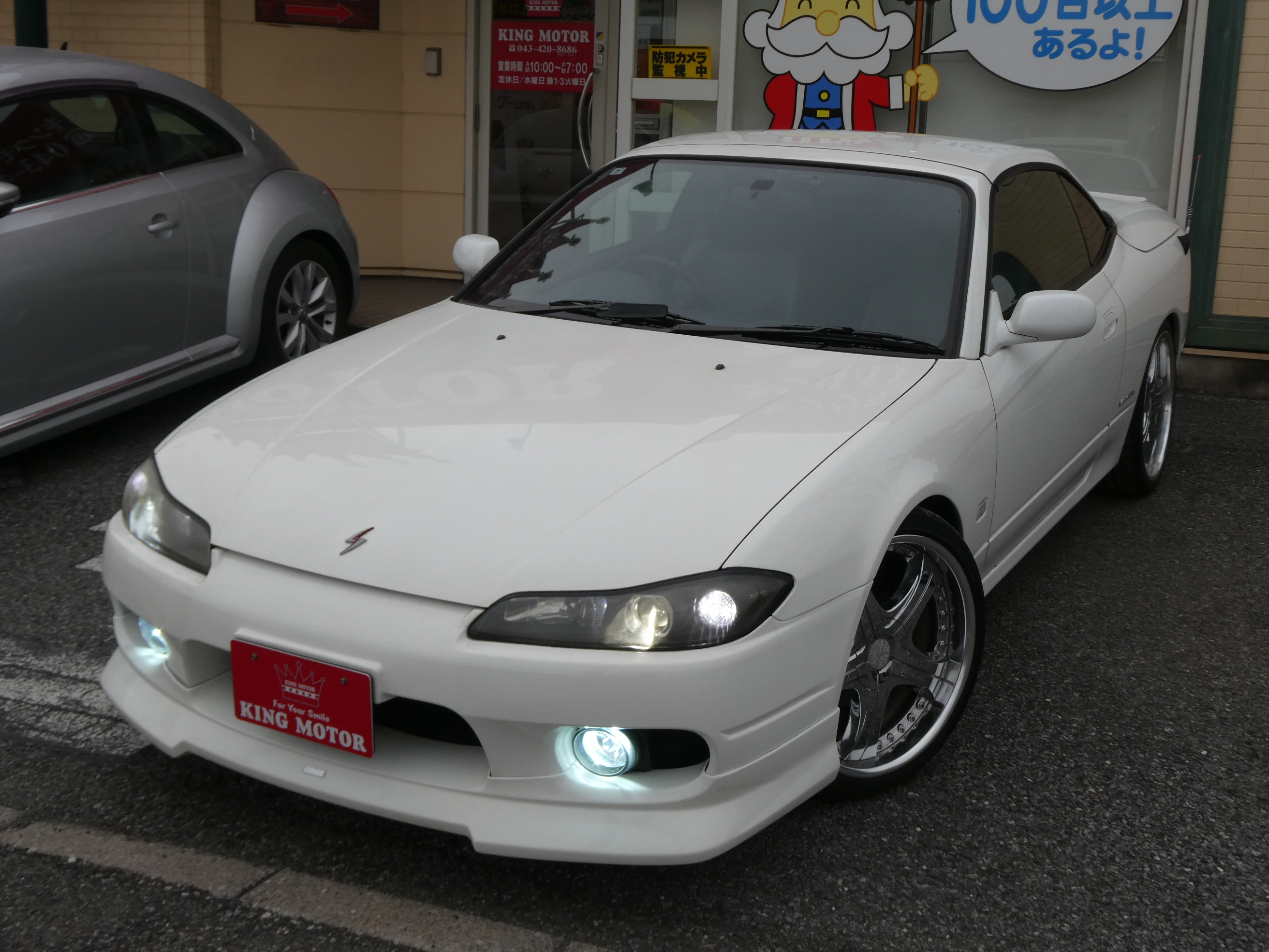 クーペの鋭さと、オープンカーの解放感。  2000年式 S15シルビア ヴァリエッタ —— ホワイトパールが魅せる、大人の贅沢。